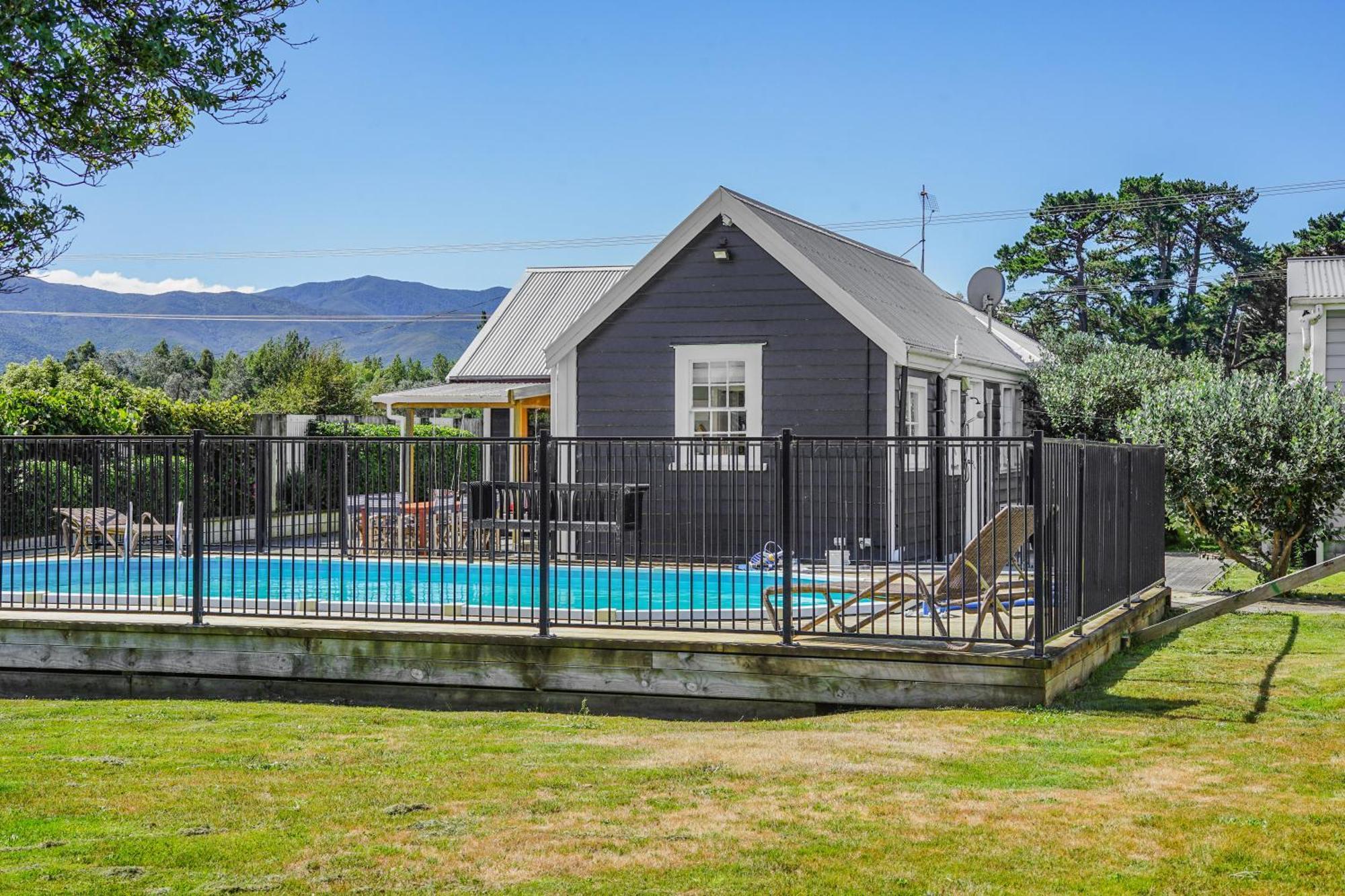 The Longwood Barn Villa Featherston Exterior photo