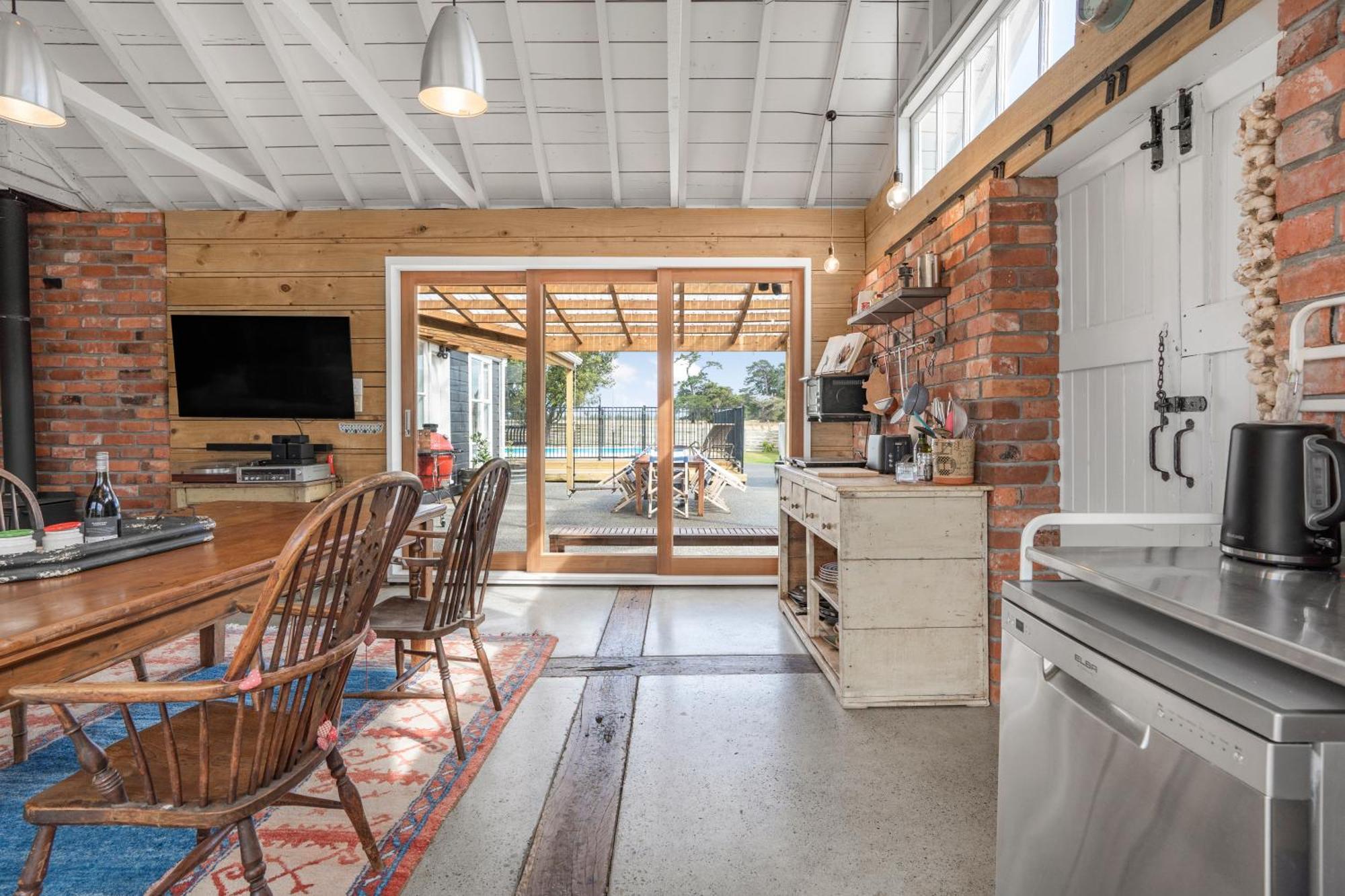 The Longwood Barn Villa Featherston Exterior photo