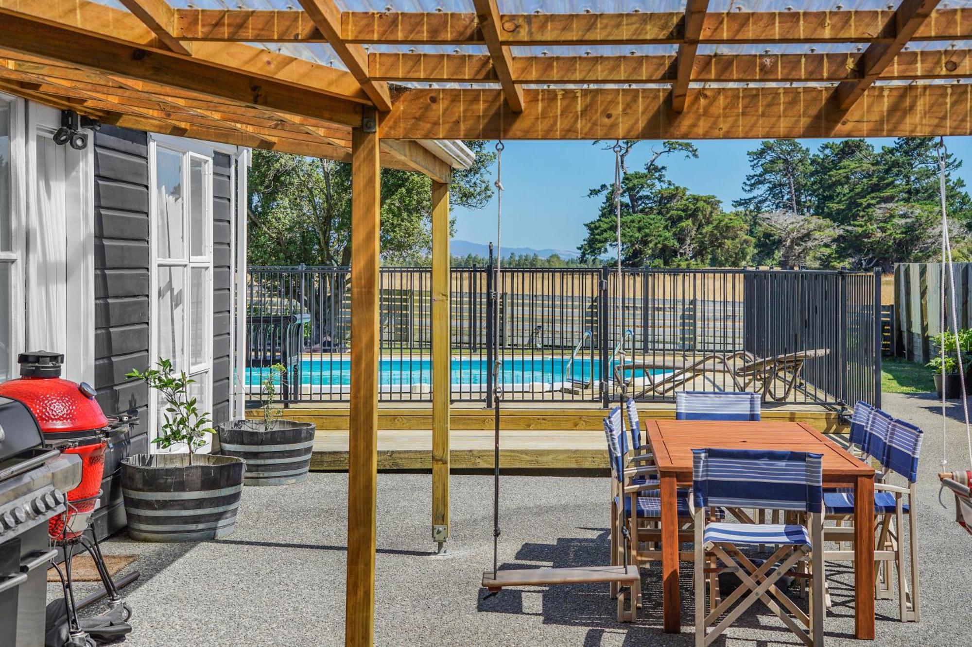 The Longwood Barn Villa Featherston Exterior photo